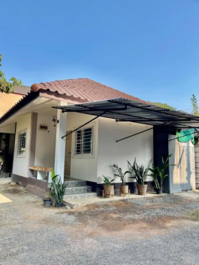 Holiday home with local Host